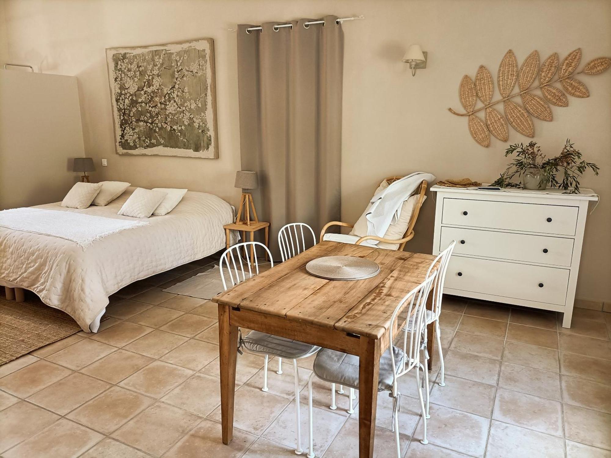 Hotel La Ferme Les Eybrachas Réauville Pokój zdjęcie