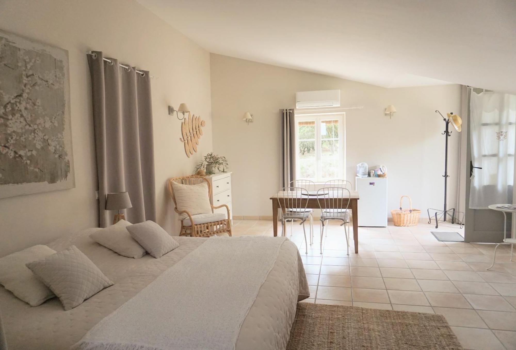 Hotel La Ferme Les Eybrachas Réauville Pokój zdjęcie
